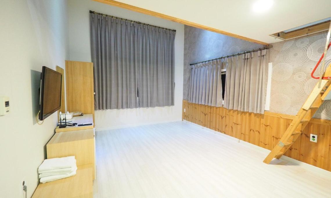 Aurora Hotel Jeju Exterior photo